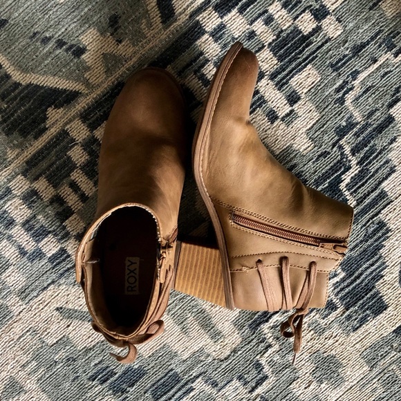 Roxy Shoes - Roxy Brand Lace Back Ankle Boots